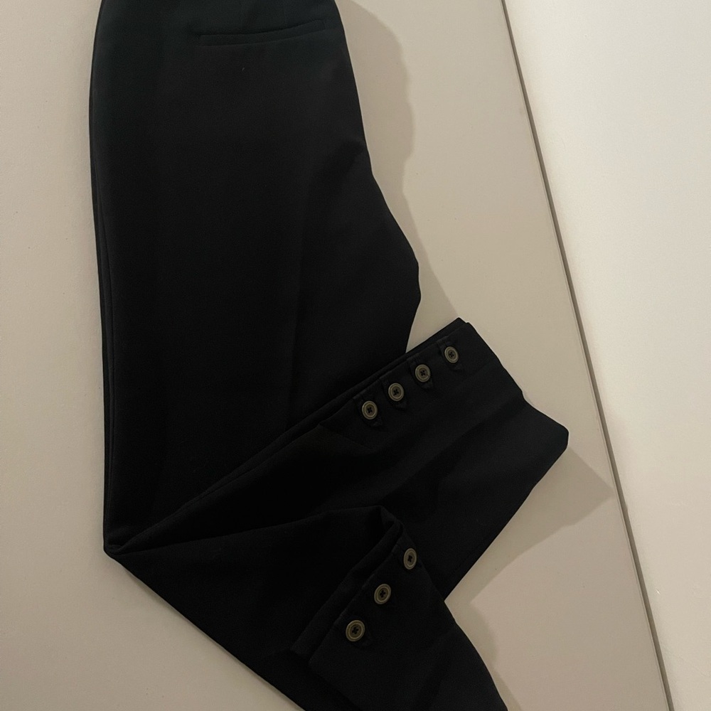 Chic Black Women's Cropped Pants - Picture 7 of 7